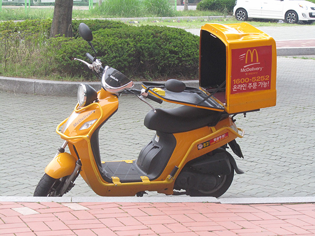 McDelivery McDonalds Scooter in Korea