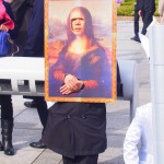 Student dressed as Mona Lisa
